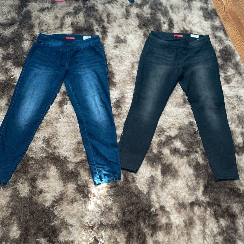 Women’s guess pull on jean bundle (2) Large